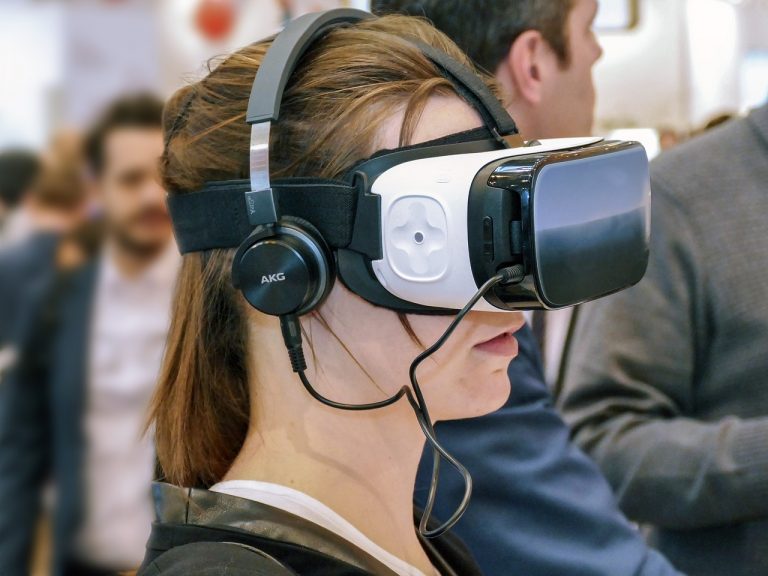 Virtuelle Stallbesichtigungen machen Schweinehaltung transparent: Göttinger Team untersucht Einsatz von VR und Tablets