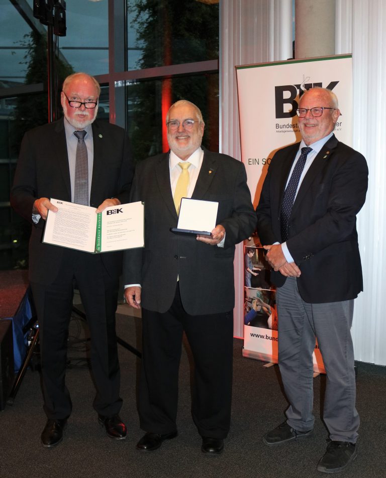 Verleihung der Robert-von-Ostertag-Plakette an Prof. Thomas Richter