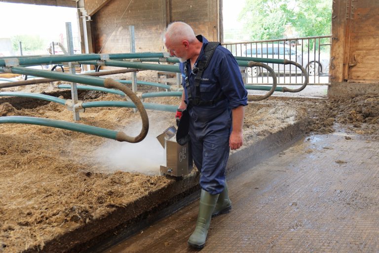 Neu: Handlich und praktisch einstreuen mit DESICAL®